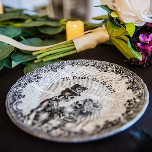 Elegant funeral tribute plate with vintage design and heartfelt message.