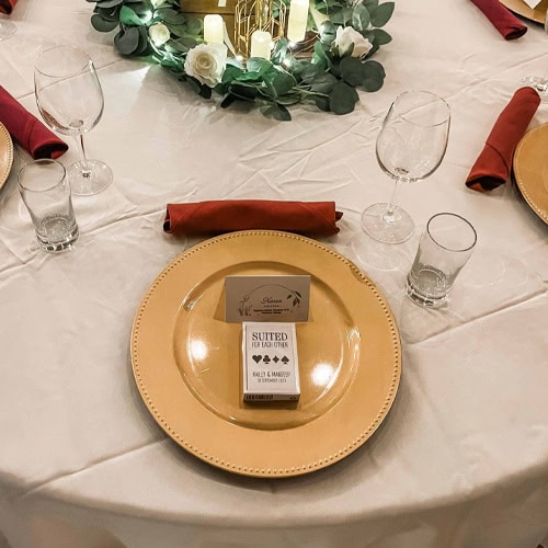 Elegant wedding table setup with gold accents and floral centerpiece. Ideal for unforgettable events.